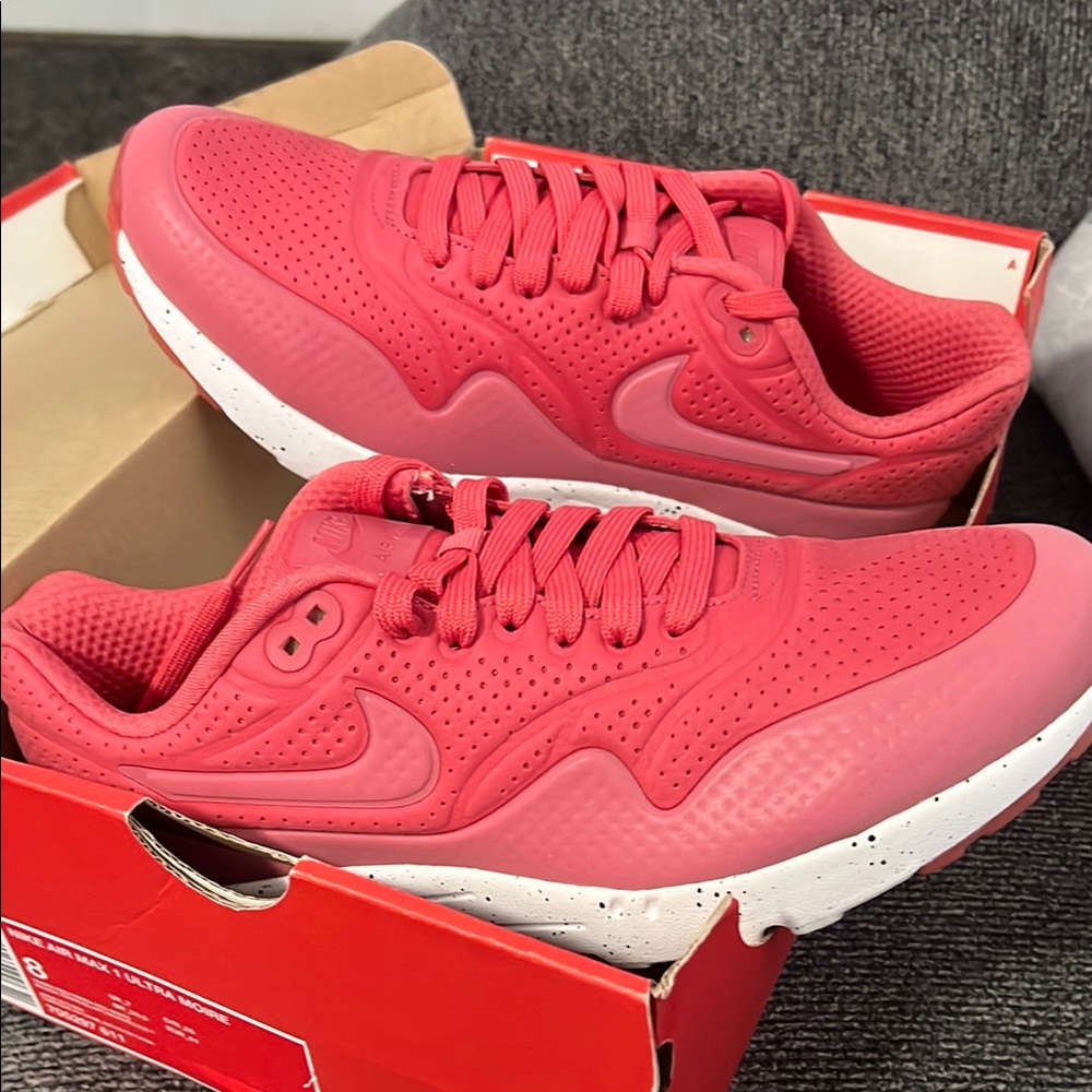 Men’s New in box  Nike Air Max 1Moire Red Athletic Shoes